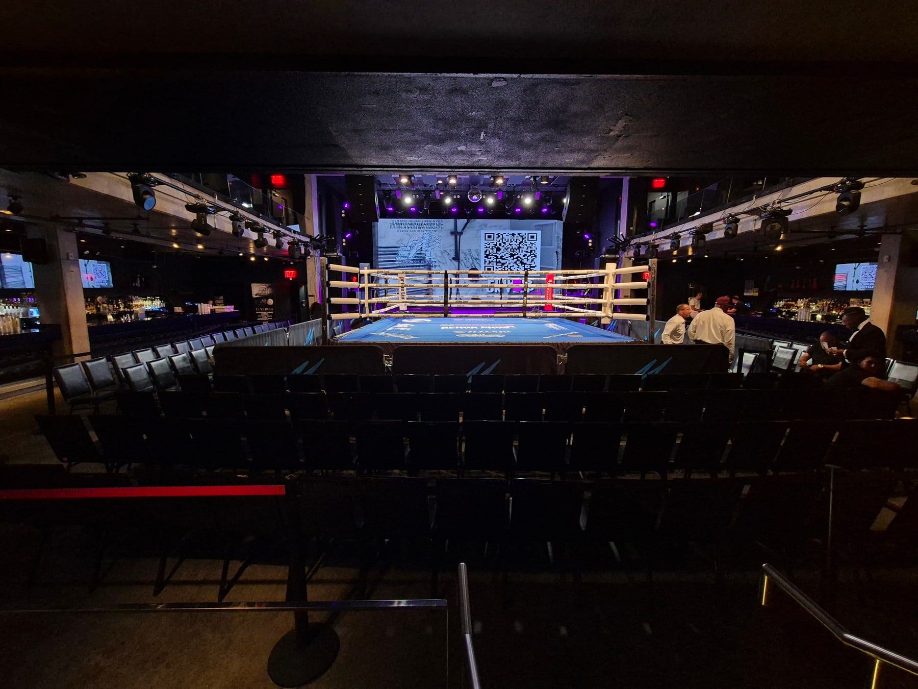 Ring i widownia w Melrose Ballroom przed galą Prime Time Promotions